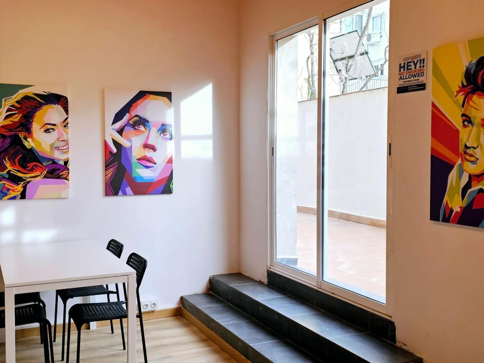 Хостел Arc House Pop Art Мадрид Экстерьер фото