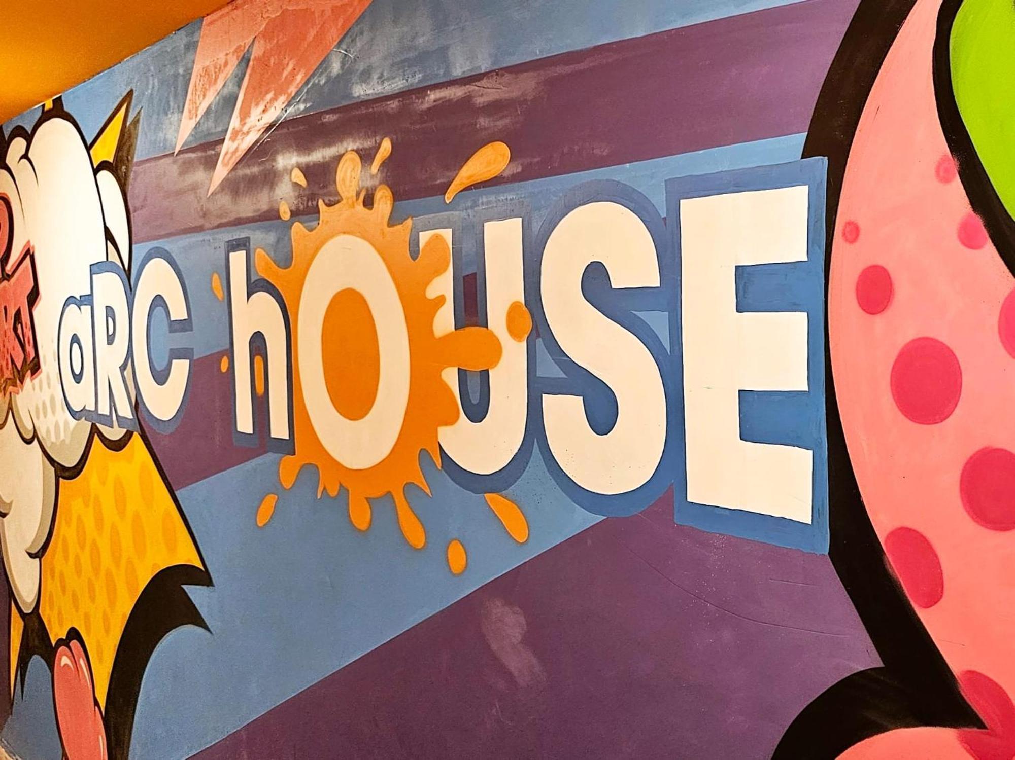 Хостел Arc House Pop Art Мадрид Экстерьер фото
